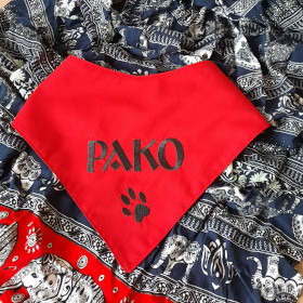 czerwona apaszka dla psa z imieniem pako